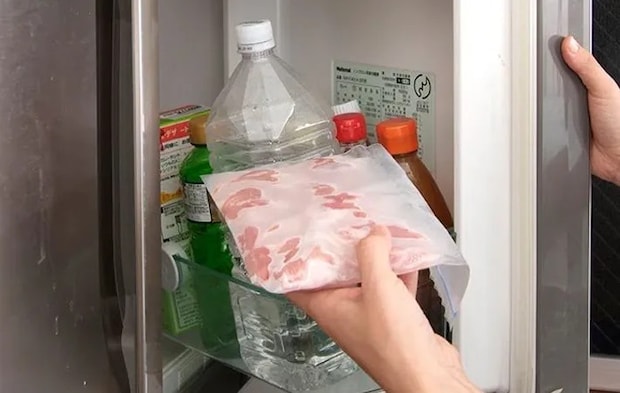 『冷凍保存した肉を冷蔵庫に移す』写真（画像提供：日本ハム株式会社）