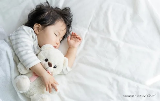 『子供 昼寝 睡眠』の写真