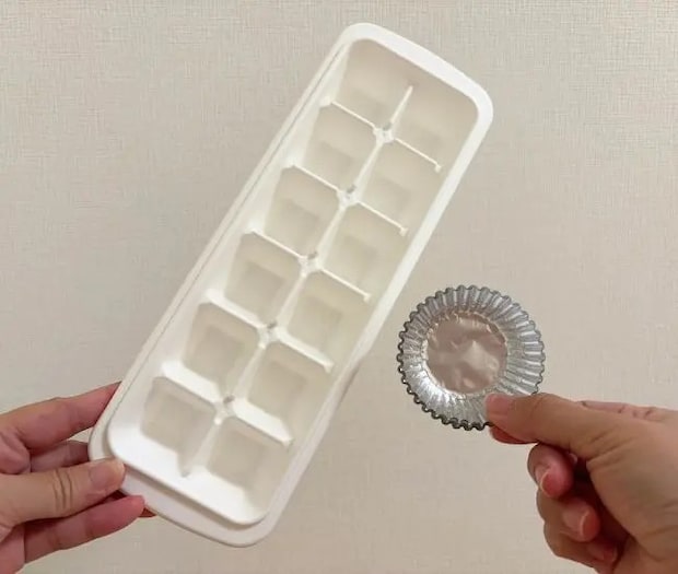 製氷皿とアルミカップの写真（grapeフード編集部撮影）