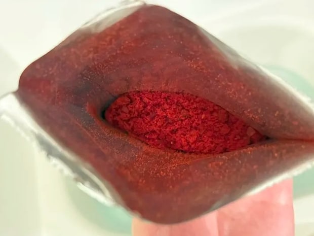 スイカバー入浴剤の中身（撮影：grape編集部）