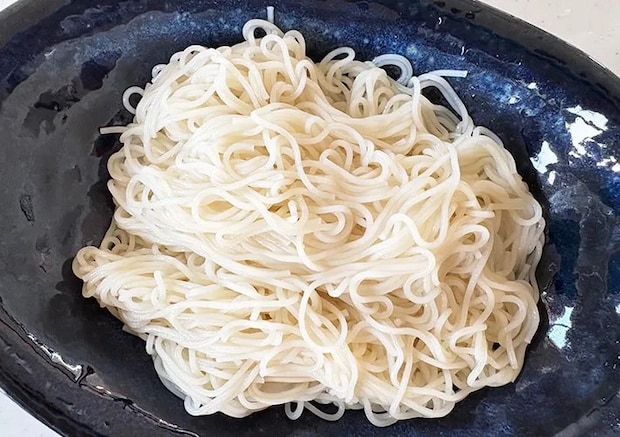 茹でたそうめんを器に盛った画像（撮影:エニママ）