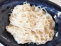まだめんつゆで食べてる？　そうめんの思わぬ食べ方に「こっちのが好き」「早くやればよかった」【10分レシピ】