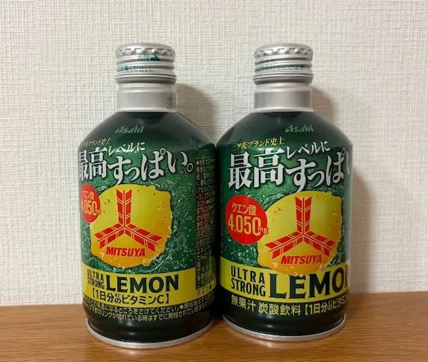 同じ条件の缶飲料2本の写真（撮影：grapeライフハック編集部）