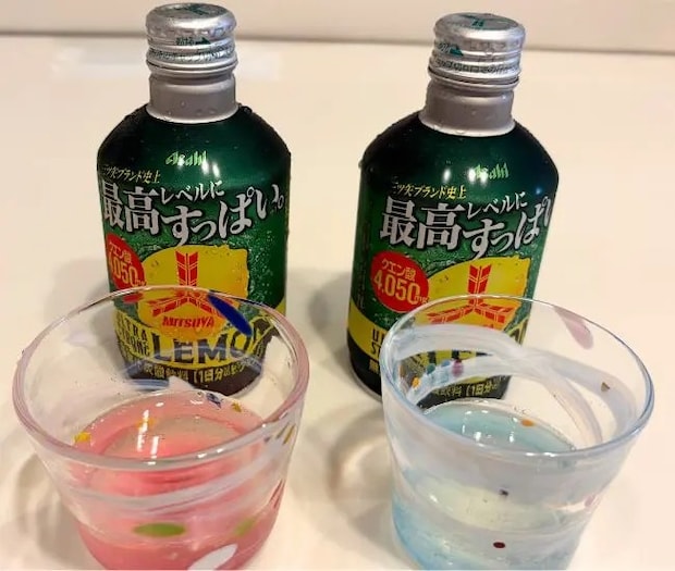 缶飲料からグラスに注いだ写真（撮影：grapeライフハック編集部）