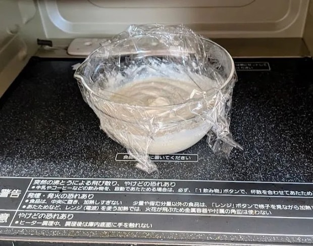 電子レンジで加熱している様子（撮影：grapeフード編集部）