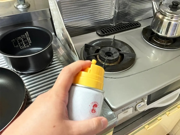 家電の近くにゴキブリが出たらどうする？　スプレーが使えない時の対処法をメーカーに取材
