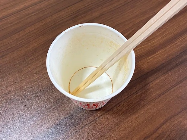 完食したカップヌードル（撮影：grapeライフハック編集部）