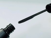 マスカラ、まだ中身があるのにパサパサ…　花王に聞いた『最後まで使い切る方法』とは