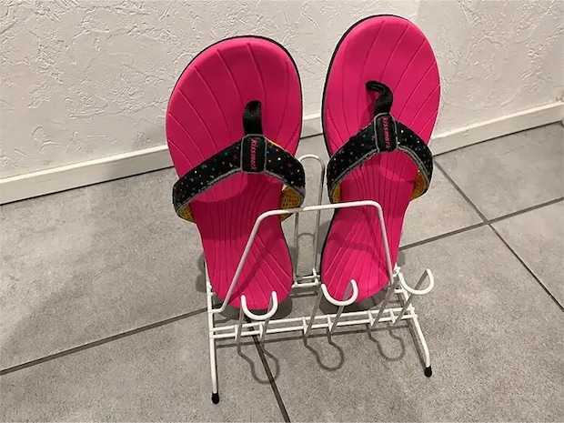 ダイソーのコップスタンドの写真（撮影：grapeライフハック編集部）