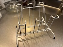 「どこ置いた？」がなくなった　ダイソーのコップスタンドが家中で活躍！