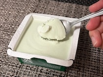 『セブン』で数量限定発売！　暑い夏に食べたい話題のアイスに「食感が楽しい」