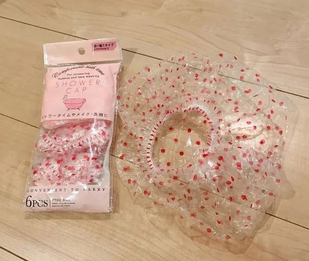 セリアのシャワーキャップ（撮影：grapeライフハック編集部）