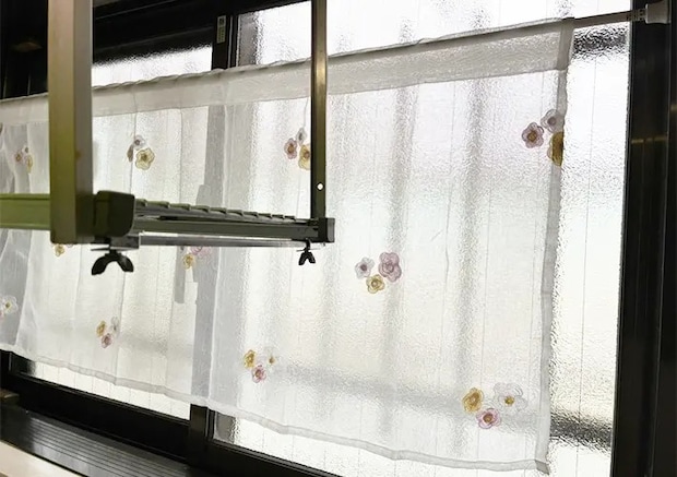レースカーテンの写真（撮影：grapeライフハック編集部）