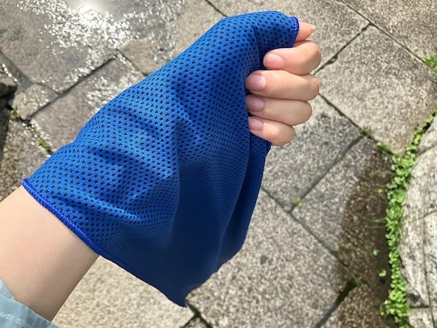 水で濡らした冷感タオル、使うの待った! メーカーが教える“正しい使い方”は