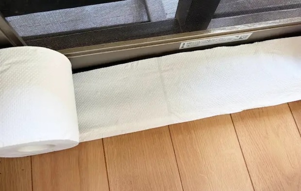 トイレットペーパーを伸ばした画像（撮影：エニママ）