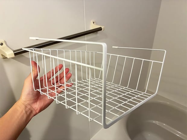 ダイソーの220円収納グッズが便利! バスケット1つで、家中のデッドスペースを有効活用できた