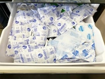 とりあえず取っておきたい保冷剤、保管するなら常温or冷凍庫？　メーカーが教えるのは