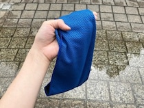 水で濡らした冷感タオル、使うの待った！　メーカーが教える“正しい使い方”は