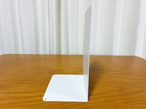 ブックエンドの『短い面』を差し込んでみて！　玄関の小物が片づく収納ワザが、こちら