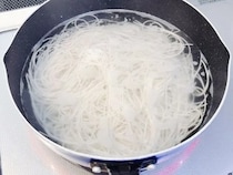 そうめんをゆでるお湯に『1ml』入れてみて！　企業のワザに「食感が違う」「安いそうめんとは思えない！」