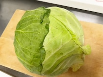 キャベツの外葉や芯を捨ててない？　１玉を無駄なく食べきる『プロの使い分け』