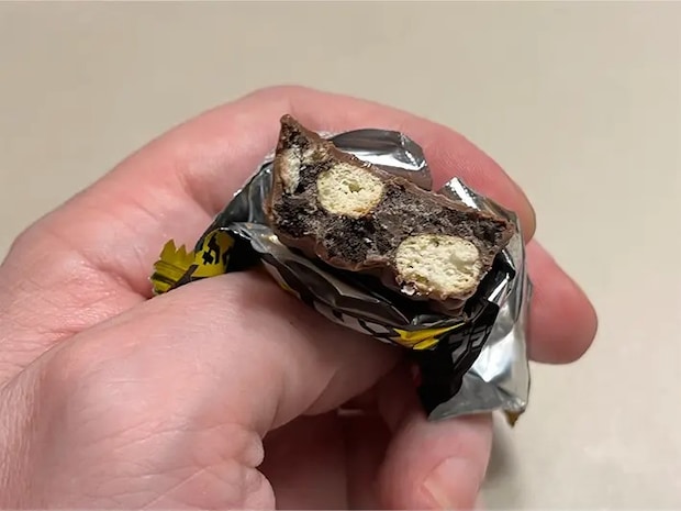 外国人のおすすめのコンビニチョコの写真（撮影：grapeフード編集部）