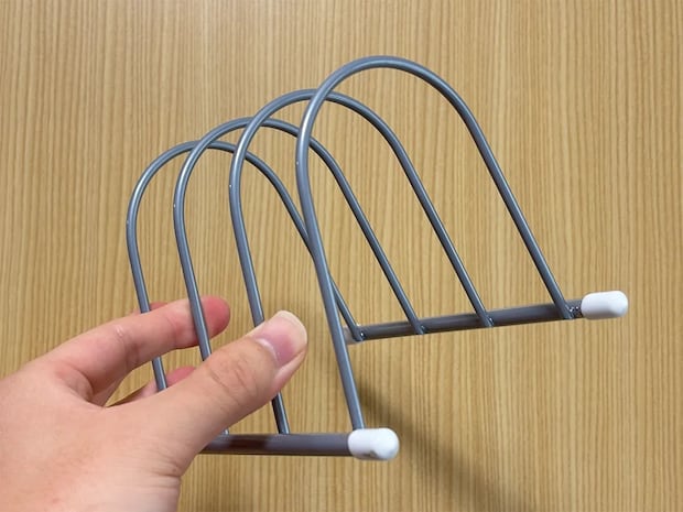 110円の『キッチンスタンド』　じゃない使い方に「収納に役立つ」「安定感抜群」