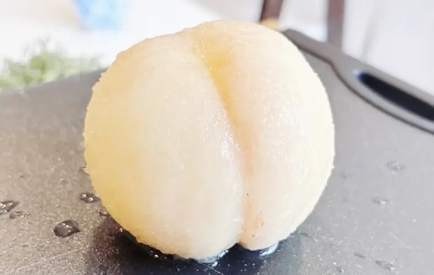 皮をむいた桃の画像（撮影：キジカク）