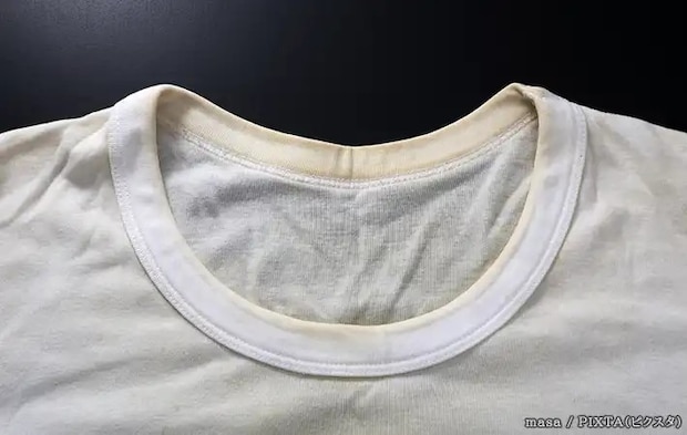 汚れた白い服の写真