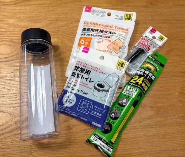 防災ボトルに使うアイテムの写真（撮影：grapeライフハック編集部）
