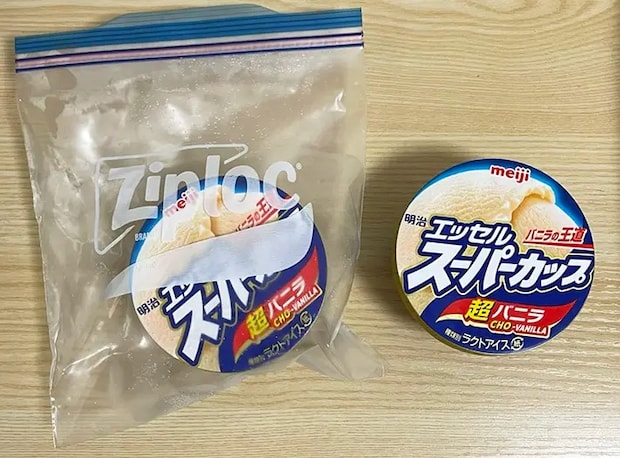 冷凍庫から取り出したアイスの写真（撮影：grapeフード編集部）