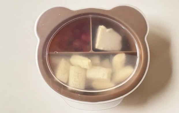 離乳食パックに離乳食を入れた画像（撮影:エニママ）