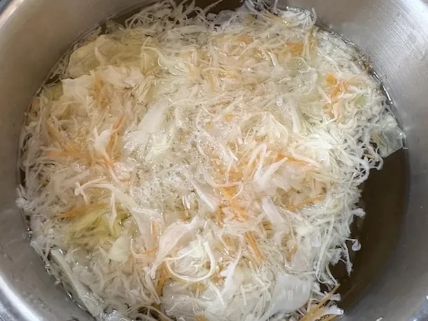 カット野菜をサッとゆでて… 材料2つであっという間に完成する一皿