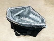 キンキンに冷やした保冷剤、どうやって入れてる？　保冷剤バッグ“使い方の正解”は
