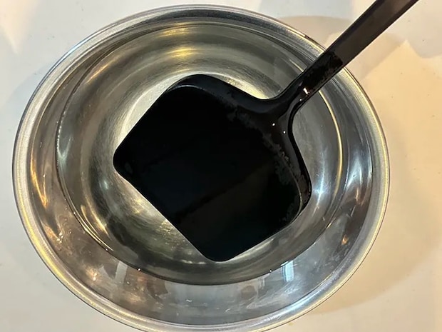 1時間お湯に浸け終わったシリコン製調理器具（撮影：grapeライフハック編集部）