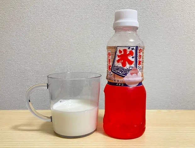 牛乳とかき氷シロップの写真（撮影：grapeフード編集部）