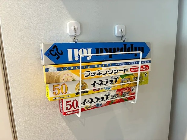 ワイヤーディッシュラックに収納したラップ類（撮影：grapeライフハック編集部）