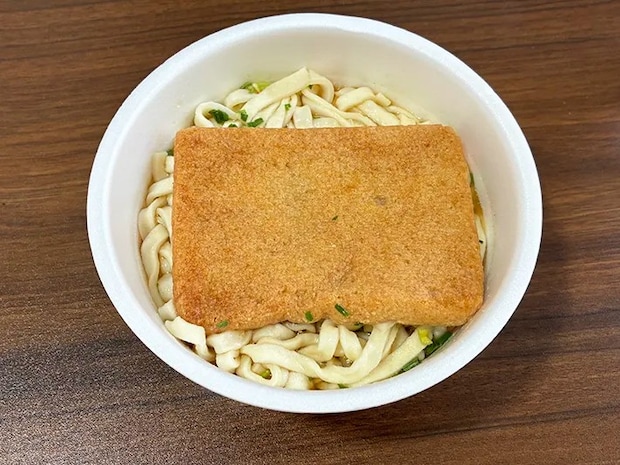 水を注いで1時間後に完成したカップうどん（撮影：grapeライフハック編集部）