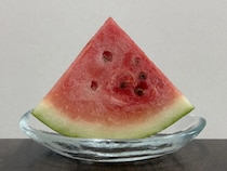 冷凍庫で冷やしたスイカ　氷水にくぐらせると？夏に試したい意外な食べ方とは【ひんやりおやつ4選】