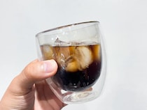 ペットボトルのコーヒー、そのまま飲むの待って！　『ひとつまみ』のちょい足しに「夏にぴったり」「クセになる」