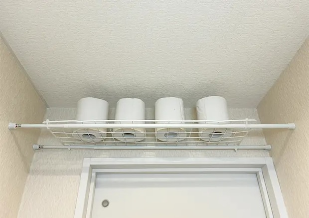 つっぱり棒とワイヤーネットの活用写真（撮影：grapeライフハック編集部）