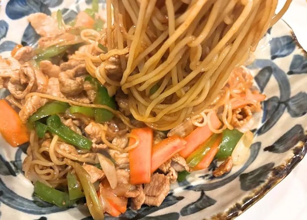 焼きそばの完成画像（撮影：エニママ）