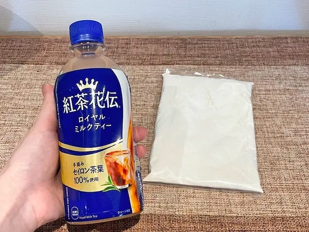 ミルクティーとホットケーキミックスの写真（撮影：grapeフード編集部）