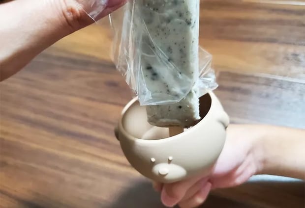 アイスポッターにアイスの棒を挿したところの画像（撮影：エニママ）