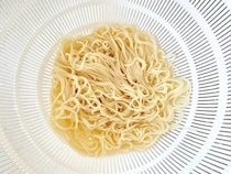 そうめんに『大さじ2杯』混ぜてみて！　めんつゆいらずの食べ方に「ありそうでなかった」