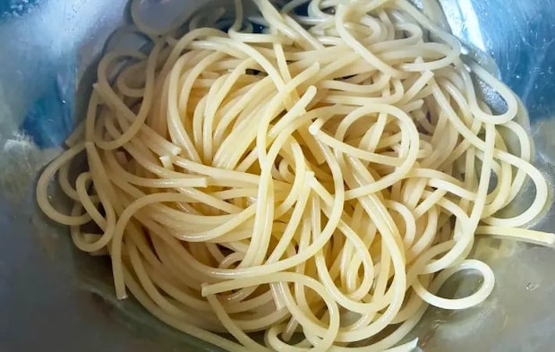 ボウルにパスタを入れた画像（撮影：エニママ）