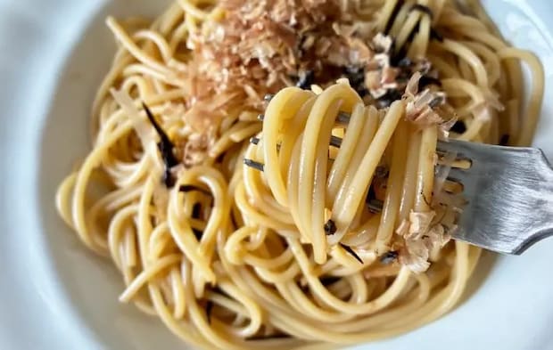 パスタを持ち上げた画像（撮影：エニママ）