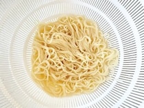 そうめんに『大さじ2杯』混ぜてみて！　めんつゆいらずの食べ方に「ありそうでなかった」
