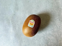 キウイは皮ごと食べて アルミホイルでこすると？「食べやすくなった」