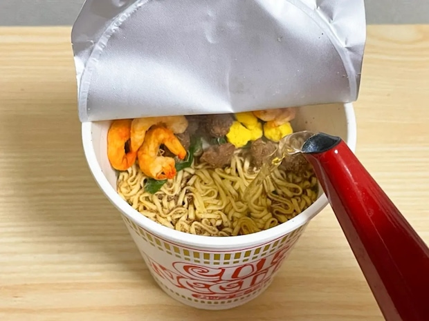 「担々麺っぽくなるよ」 カップヌードルの簡単アレンジに「材料2つ足すだけ」「いつもと雰囲気違う」